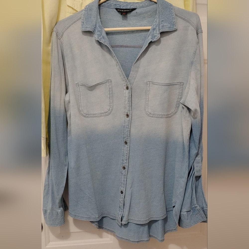2 shirt bundle. Size medium - Picture 5 of 9